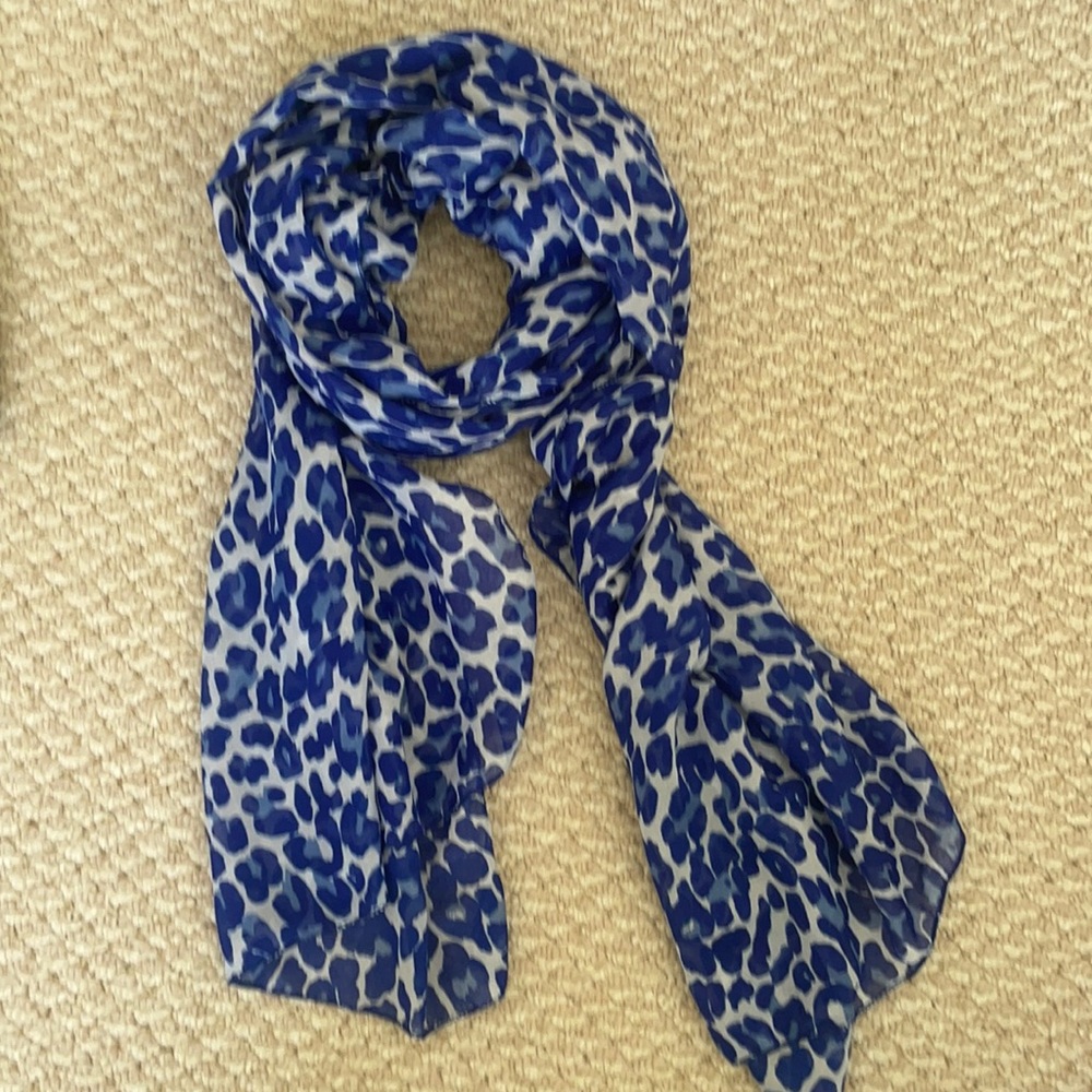 Blue leopard print scarf